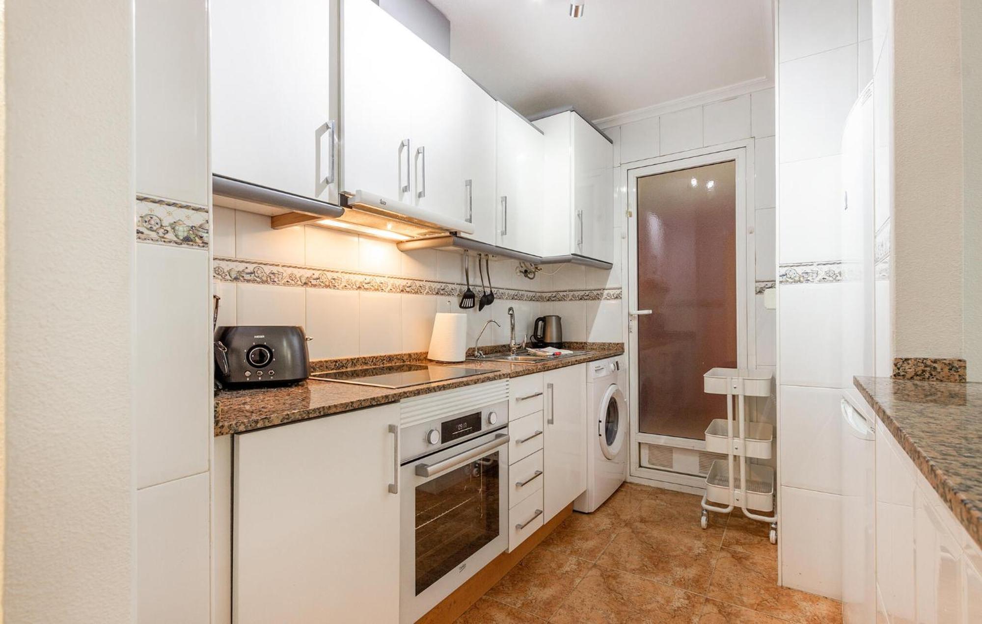 Amazing Apartment In Torrevieja With Kitchen Zewnętrze zdjęcie
